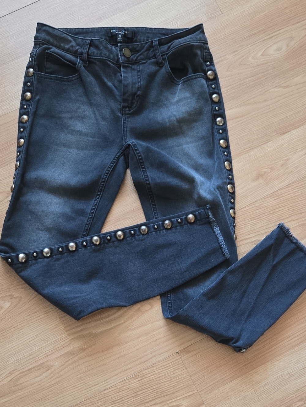 Romeo & Juliet Couture Black Stud-Trim Skinny Jeans